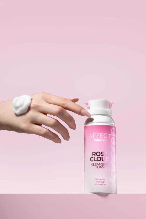 Lekka i wydajna pianka do demakijażu – idealna do codziennego oczyszczania skóry z makijażu i zanieczyszczeń.