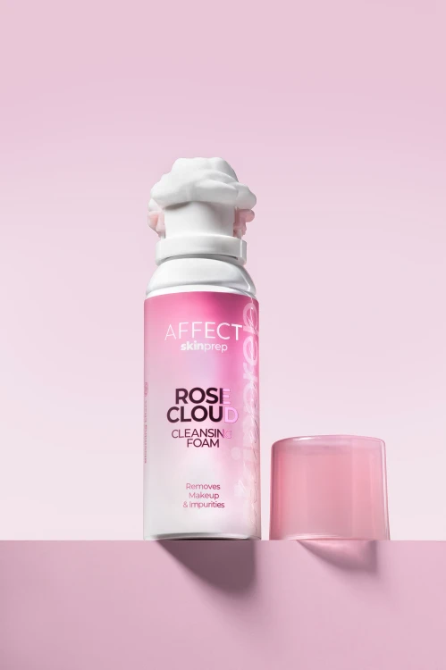 Pianka do demakijażu Rose Cloud z serii SKIN PREP od Affect – skuteczne oczyszczanie skóry i komfortowa formuła do codziennego stosowania.